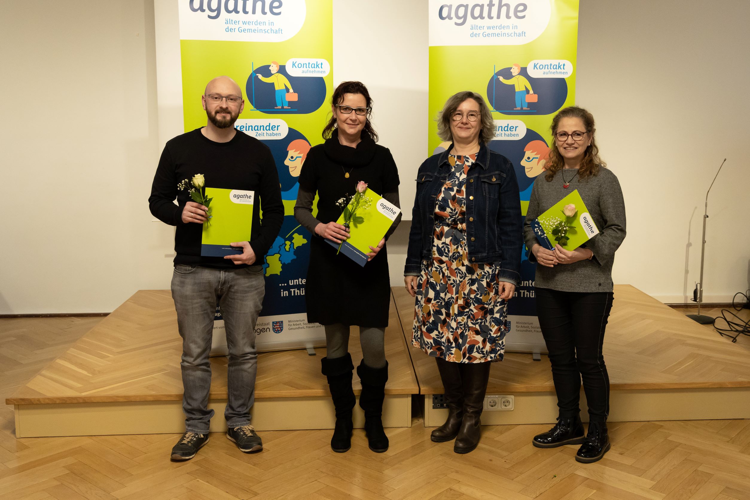 Tom Götz, Juliane Thom, Isabelle Vogel vom AGATHE Team Gera und Ministerin des TMASGFF Heike Werner